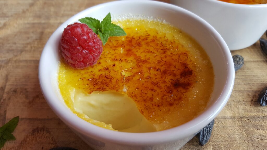 Crème Brûlée mit Tonkabohne - Willkommen in unserer leckeren Welt!