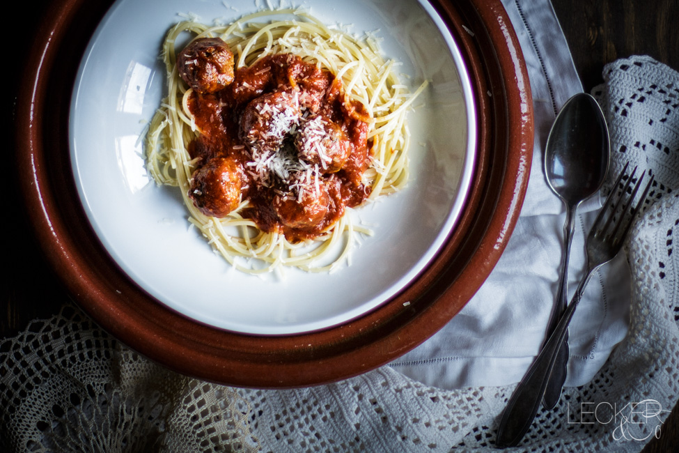 Spaghetti mit Hackbällchen und Tomatensoße - Gastbeitrag - Willkommen ...
